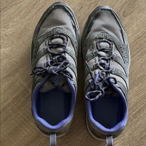 Women’s Columbia size 10, hiking shoes
